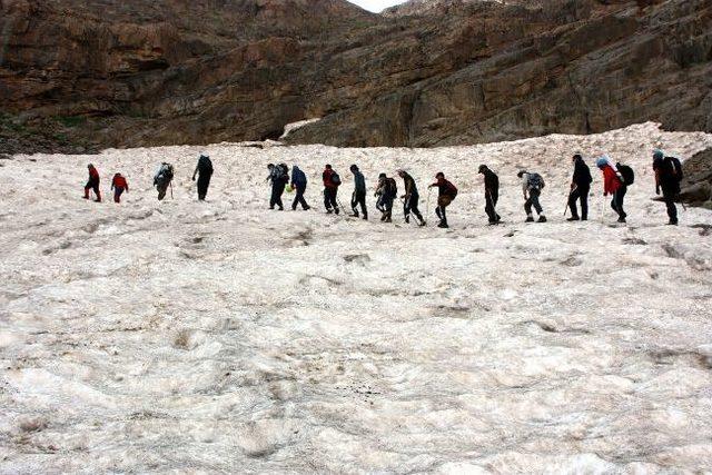 Batıdan Gelen Dağcılar Cilo-sat Dağları’na Tırmandı