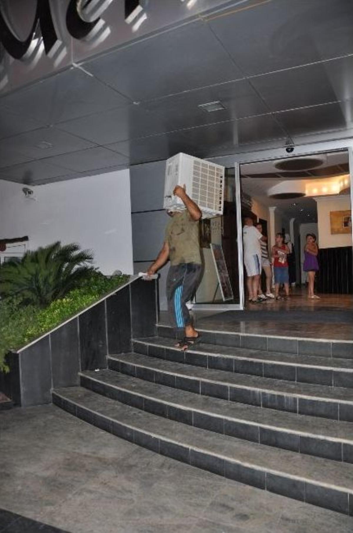 M&uuml;şteri Dolu Otele Gece Yarısı İcrası