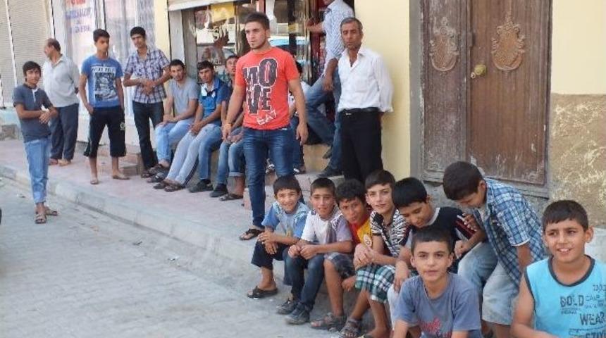 Tank Mermisi Evi Deldi Banyo Dolabına Saplandı