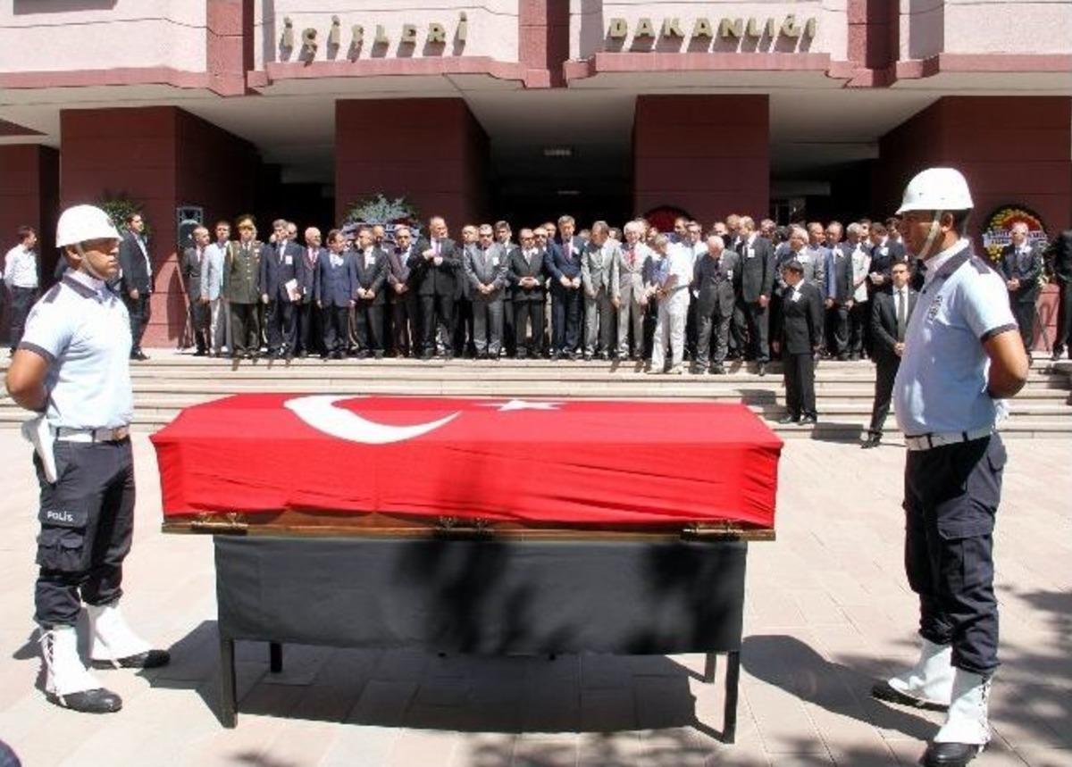Hayatını Kaybeden Vali Yardımcısı Bulut İ&ccedil;in İ&ccedil;işleri Bakanlığı'nda T&ouml;ren