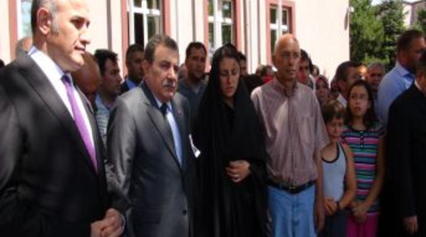 İ&ccedil;işleri Bakanı G&uuml;ler, Cenazede H&uuml;z&uuml;nlendi