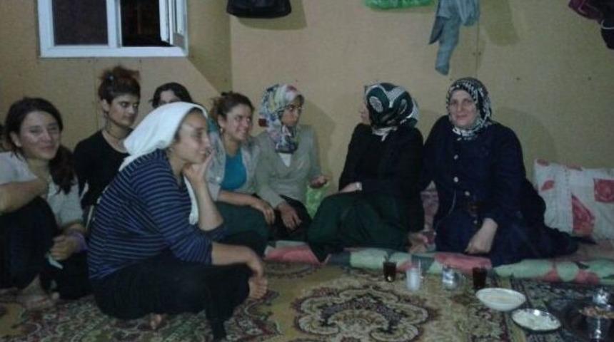 Ak Partili Kadınlar Fındık İş&ccedil;ilerini Ziyaret Etti