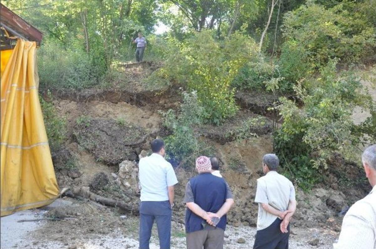 İneg&ouml;l'de Heyelan