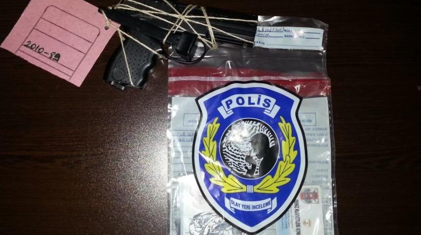 &Ouml;nce Sahte Pilot, Sonra Savcı Oldu Ancak Fenerbah&ccedil;e-Arsenal Ma&ccedil;ında Yakalandı