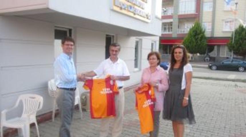 Milletvekili Kılı&ccedil;, L&ouml;semili &Ccedil;ocukları Sevindirdi