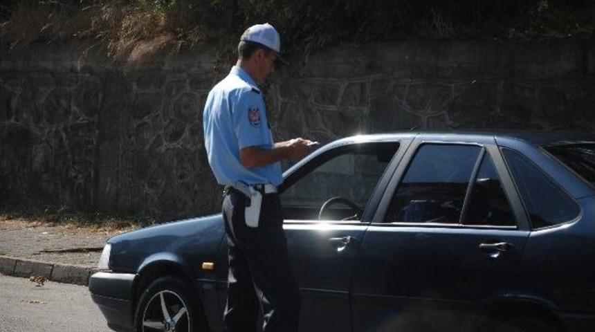 Trafik Polisleri Ara Caddelerde De S&uuml;r&uuml;c&uuml;leri Denetliyor