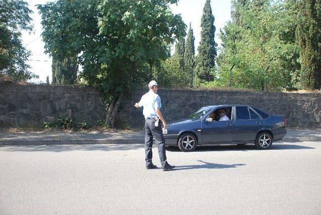 Trafik Polisleri Ara Caddelerde De Sürücüleri Denetliyor