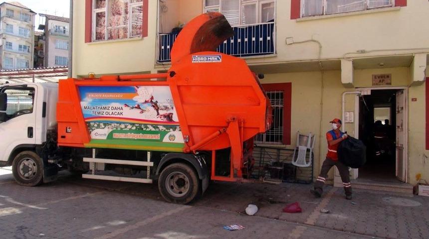 Evden 10 Kamyon Dolusu &Ccedil;&ouml;p &Ccedil;ıktı