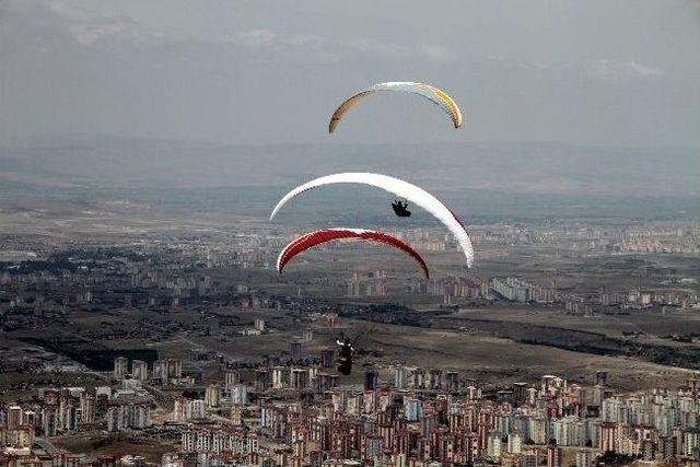 4. Uluslararası Ali Dağı Yamaç Paraşütü Başlıyor