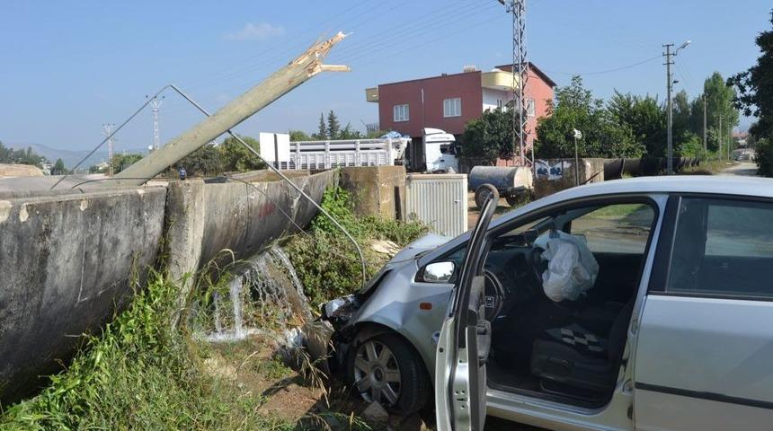 Otomobil Kanalete &Ccedil;arparak Durabildi