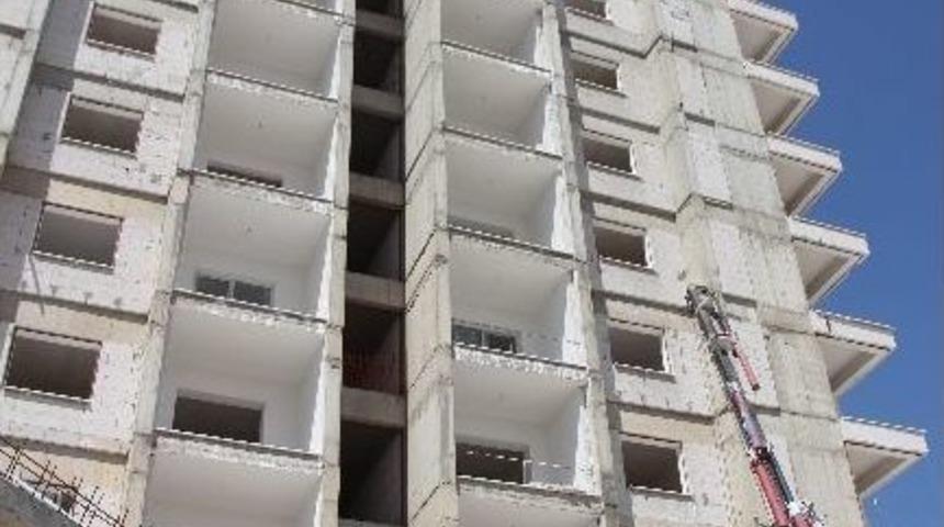 İnşaatın 13. Katından D&uuml;şen İş&ccedil;i &Ouml;ld&uuml;