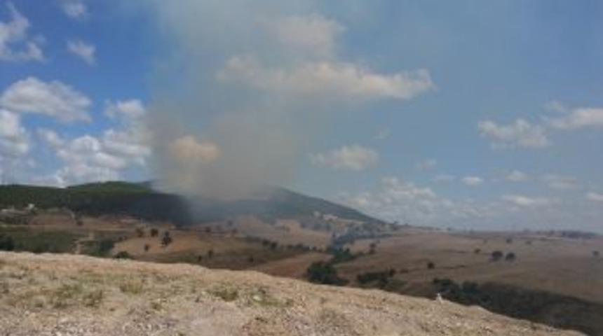 Sancaktepe'deki Orman Yangınını S&ouml;nd&uuml;rme &Ccedil;alışmaları S&uuml;r&uuml;yor