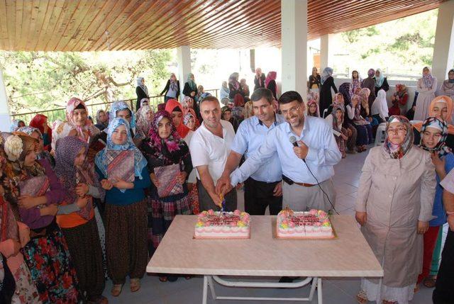 Kur'an Kursu Öğrencilerine Mezuniyet Töreni