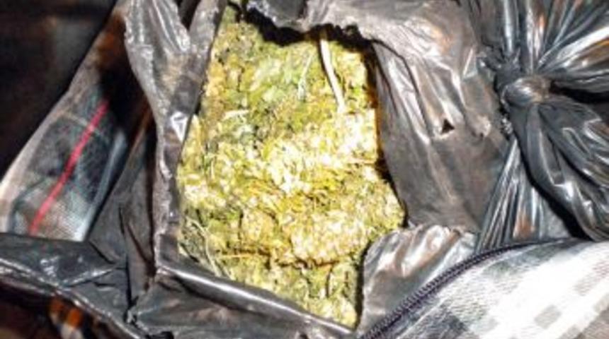 Ka&ccedil;an Otomobilde 19 Kilo Esrar Ele Ge&ccedil;irildi