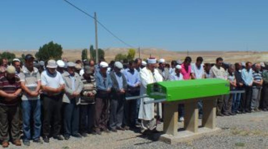 Maganda Kurşunuyla Hayatını Kaybeden İrem Toprağa Verildi