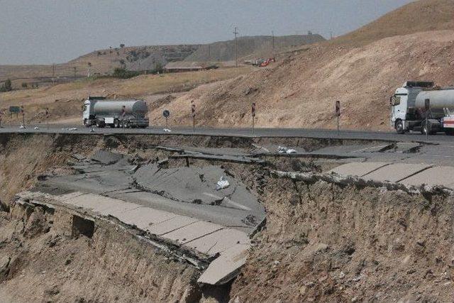 Cizre’de Onarılmayan Karayolu Çökmeye Devam Ediyor