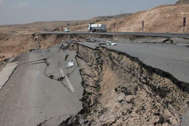 Cizre’de Onarılmayan Karayolu Çökmeye Devam Ediyor