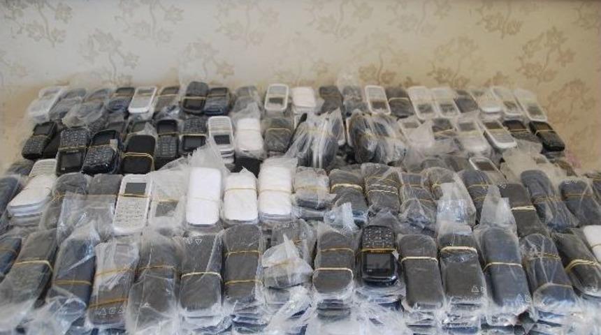 Şırnak&rsquo;ta Bin 500 Adet Ka&ccedil;ak Cep Telefonu Ele Ge&ccedil;irildi