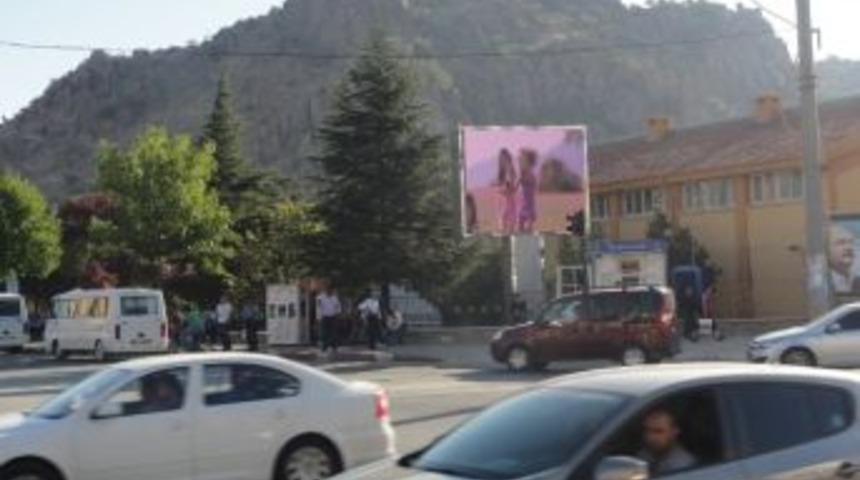 Afyonkarahisarlı &Ccedil;ift&ccedil;ilere Led Tv Hizmeti