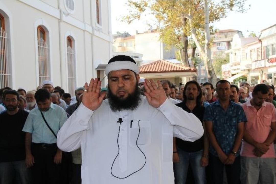 Suriye&rsquo;de Kimyasal Silahla Katledilenler İ&ccedil;in Gıyabi Cenaze Namazı Kılındı