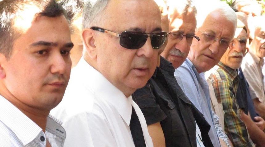 28 Şubat Tutuklusu &Ouml;zkasnak, &Ouml;zel Izinle Kardeşinin Cenazesine Katıldı