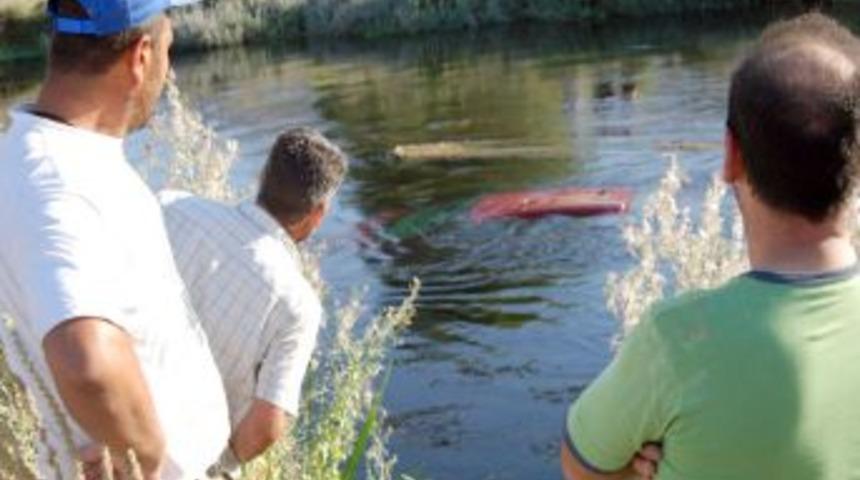 Ceyhan Nehri'ne U&ccedil;an Bayanı Iş&ccedil;iler Kurtardı