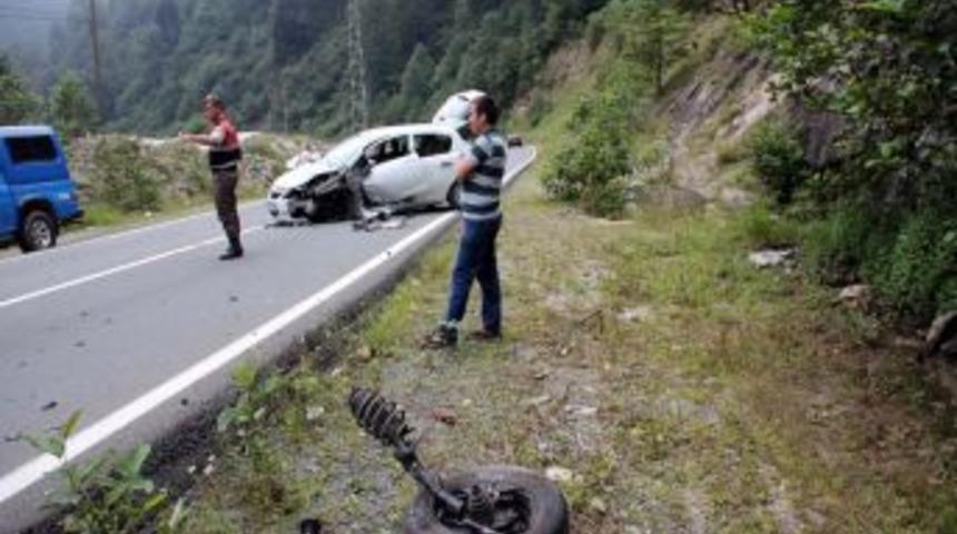 Rize'de Trafik Kazası: 4 Yaralı