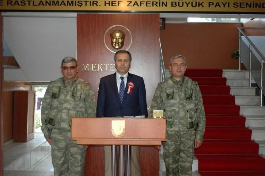 Emekliye Ayrılan K&uuml;&ccedil;&uuml;k, G&ouml;revini Tuğgeneral Erkek&rsquo;e Teslim Etti