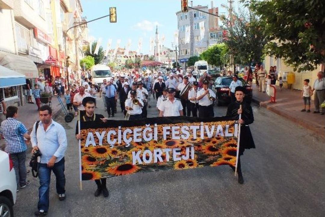 Uluslararası Hayrabolu 23. Ay&ccedil;i&ccedil;eği Festivali Ve Sanayi Fuarı Başladı