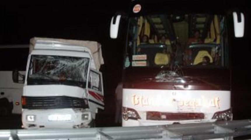 K&uuml;tahya'da zincirleme kaza: 20 yaralı