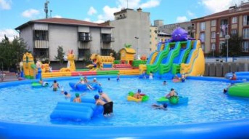 Sultangazi&rsquo;de &ccedil;ocukların y&uuml;zme heyecanı