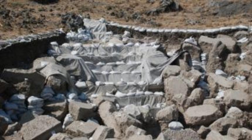 Erzin İsos'ta Roma D&ouml;nemine Ait Amfi Tiyatro Bulundu