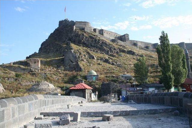 Kars&rsquo;ta Tarihi Taş K&ouml;pr&uuml; Onarılıyor 1