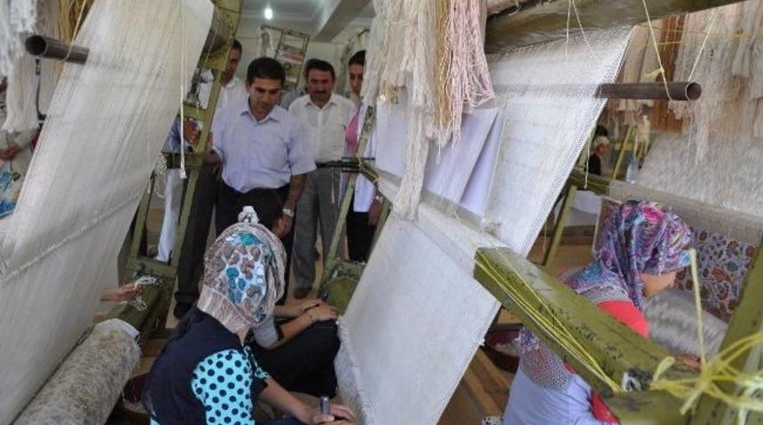 Siirt'teki Kilim At&ouml;lyelerinde 412 Kadın İstihdam Ediliyor