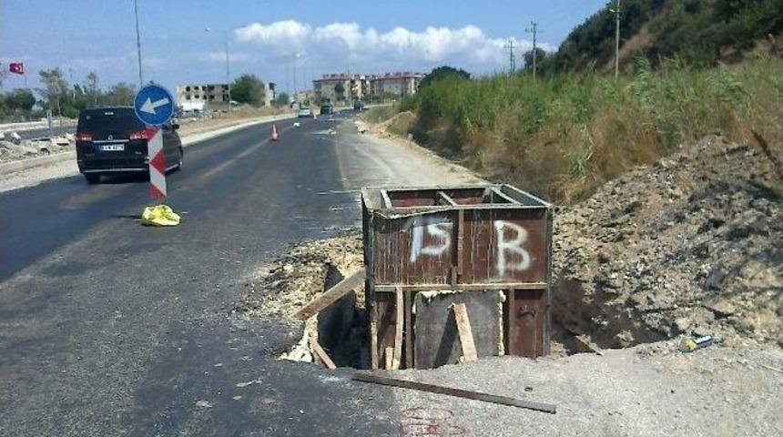 Lapseki Bursa Kara Yolu &Uuml;zerinde Sulama Kanalı &Ccedil;alışmaları Devam Ediyor