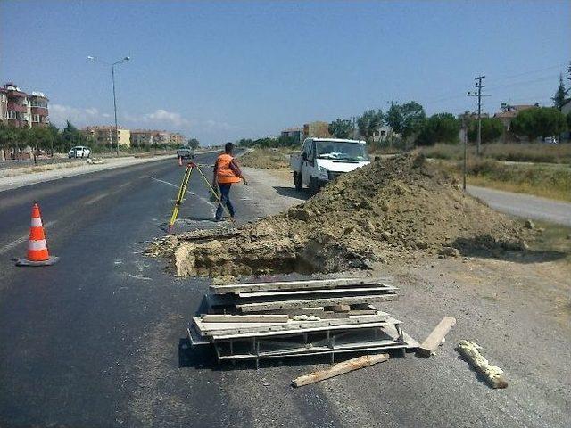 Lapseki Bursa Kara Yolu Üzerinde Sulama Kanalı Çalışmaları Devam Ediyor