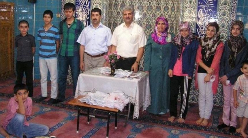 Kur&rsquo;an Kursu &Ouml;ğrencilerine Hediyeli Mezuniyet Programı