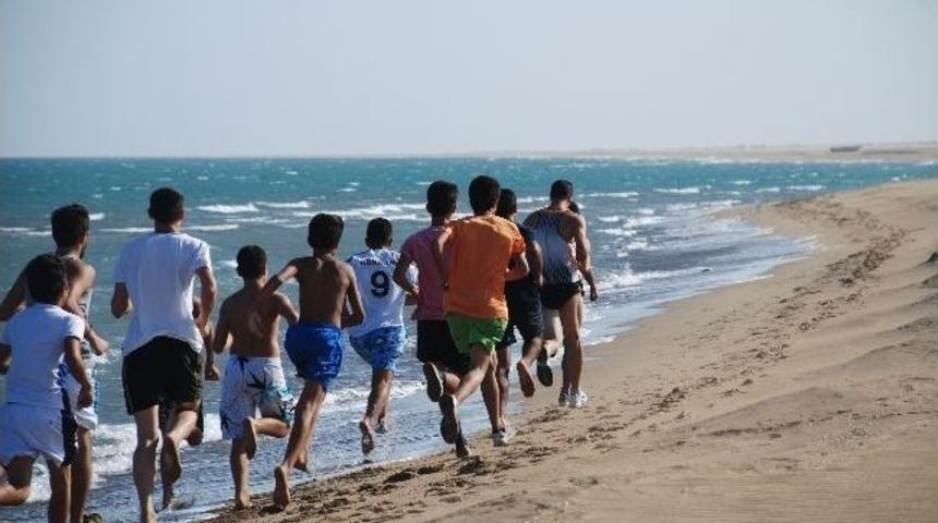 Taşucu'nda &Ouml;d&uuml;ll&uuml; Kum Maratonu Koşusu