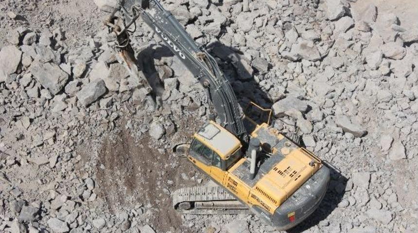 Dev Kompleksin Hafriyatı S&uuml;r&uuml;yor