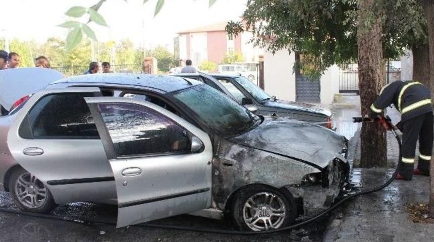 Park Halindeki Otomobil Yandı