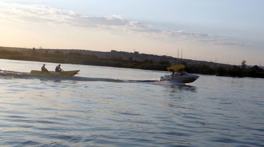 Birecik&rsquo;te Su Sporlarına Yoğun İlgi
