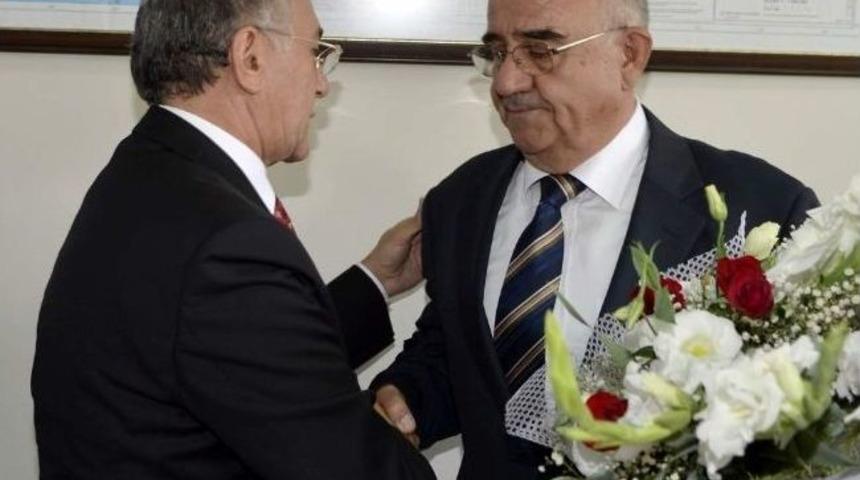 En Yaşlı Dekandan G&ouml;revi Devraldı