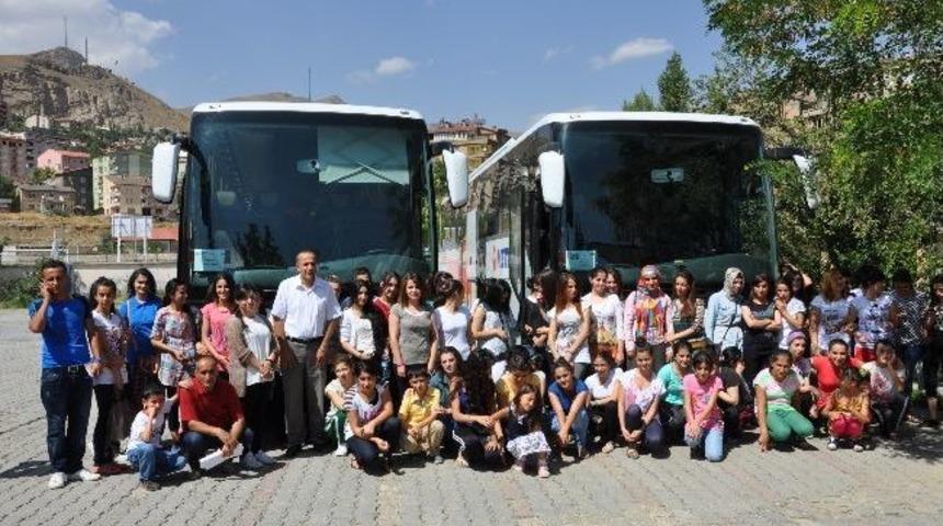 Hakkari&rsquo;li Gen&ccedil;ler Trabzon&rsquo;a Hareket Etti
