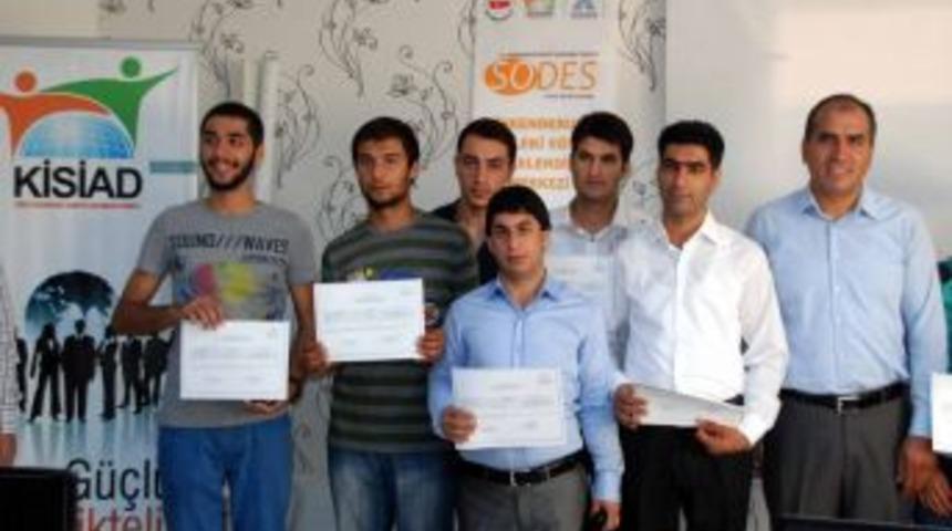 KİSİAD&rsquo;ın D&uuml;zenlediği Kursları Bitirenler Sertifikalarını Aldı