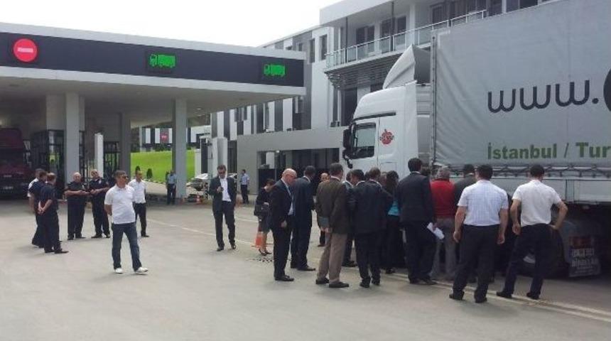 Sarp Sınır Kapısı&rsquo;ndaki Tır Kuyruklarına &lsquo;sms&rsquo;li &Ccedil;&ouml;z&uuml;m