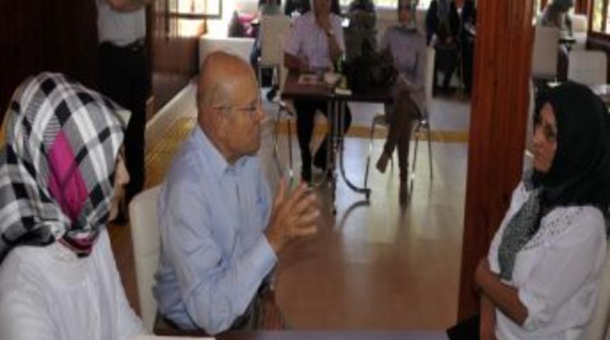 Karamanlı Bayanlar Hem Geziyor Hem &Ouml;ğreniyor