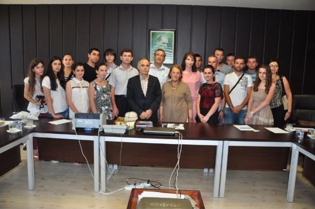 Boşnak Ve G&uuml;rc&uuml; &Ouml;ğrencilerden Rekt&ouml;r Akan&rsquo;a Ziyaret