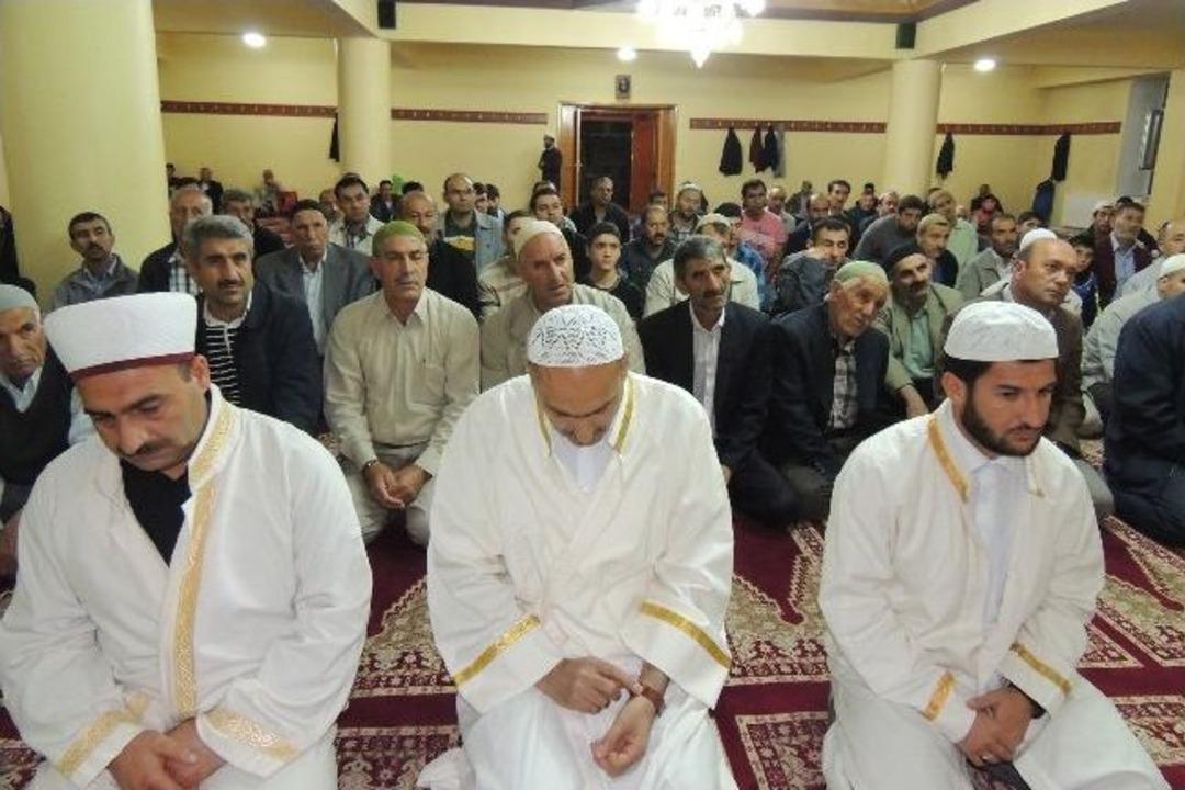 Eleşkirt'te Tehecc&uuml;t Kılınıp Dua Edildi