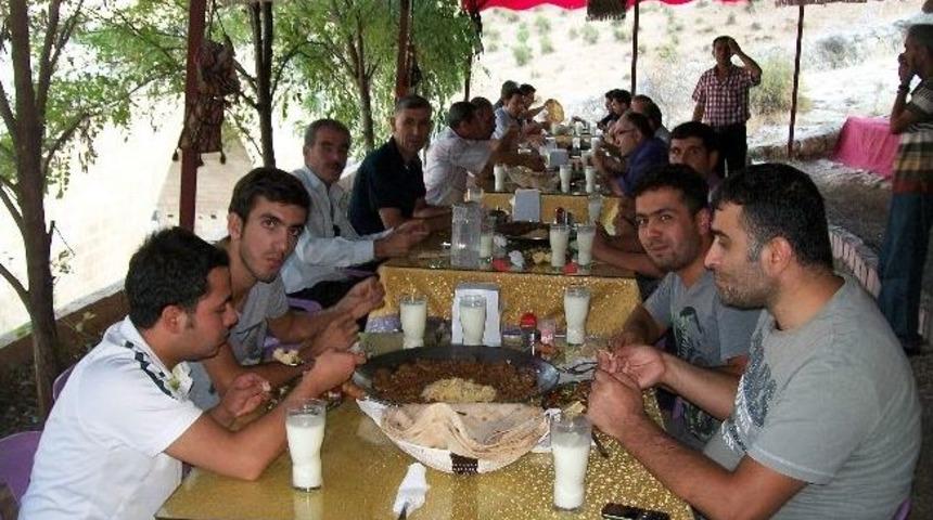 Adıyaman&rsquo;da, 112 &Ccedil;alışanları Tarihi K&ouml;pr&uuml;de Stres Attı