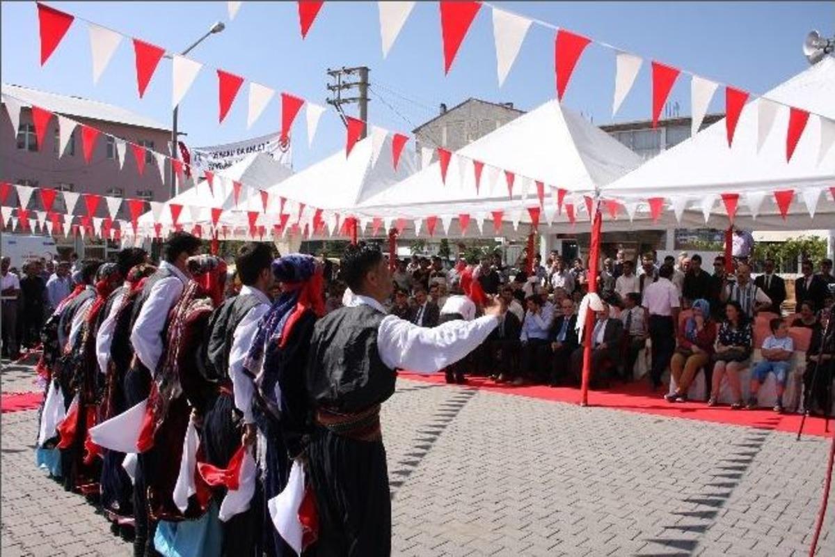 23&rsquo;nc&uuml; Uluslarası Avrasya-ahlat K&uuml;lt&uuml;r Buluşması Şenlikleri Başladı